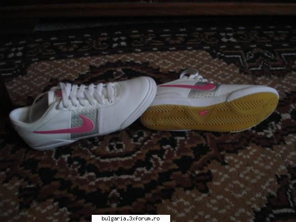 vand adidasi nike dama marimea adidasi nike dama marimea 36,noi, piele,alb roz, pret 170 leiid mess: