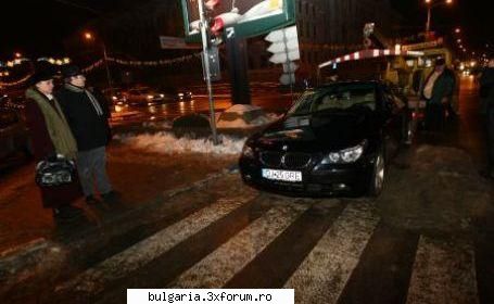 culmea un şofer şi-a parcat de lux pe trecerea de pietoni şi a plecat să bea o