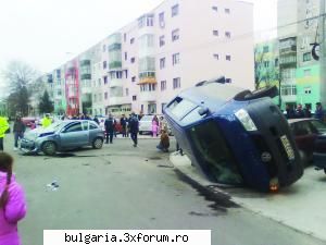 Autoutilitară răsturnată pe trotuar - Accident spectaculos vineri, �n jurul - Craiova News