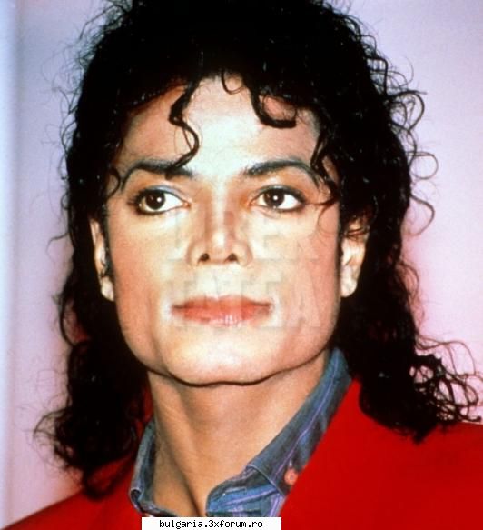 Carte de 11,7 kg despre regele pop Michel Jackson. - Cea mai nouă carte despre - Stiri de Actualitate