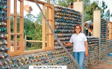 Casa din PET-uri umplute cu lut - Sticlele din plastic pot �nlocui cu succes - Stiri de Actualitate
