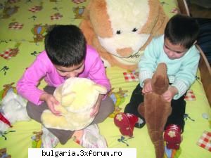 au murit. ori nu i-au vrut. sau au de foame, de frig, de zi, c�nd nişte oameni - sociali - i-au