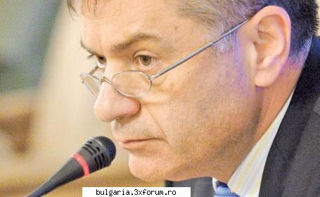 premierul emil boc i-a cerut eximbank, ionuţ costea, să facă �un gest elegant�