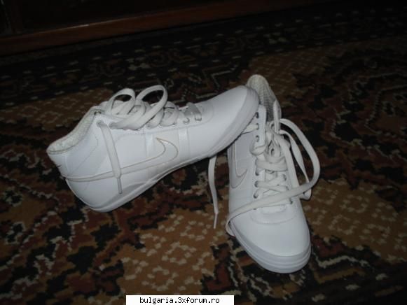 ghete nike de dama marimea 36 - ghete nike de dama,marimea 36,noi,piele,albe - Vanzari Articole Vestimentare